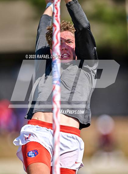 Thumbnail 2 in UIL 6A Track & Field Area 13&14 (Pole Vault) photogallery.