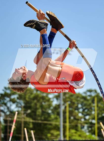 Thumbnail 2 in UIL 6A Track & Field Area 13&14 (Pole Vault) photogallery.