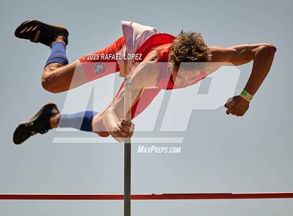 Thumbnail 2 in UIL 6A Track & Field Area 13&14 (Pole Vault) photogallery.