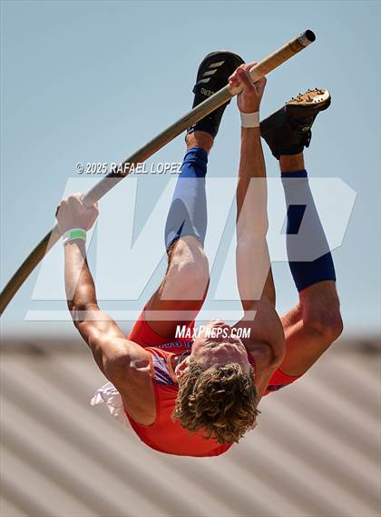 Thumbnail 3 in UIL 6A Track & Field Area 13&14 (Pole Vault) photogallery.