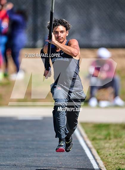 Thumbnail 1 in UIL 6A Track & Field Area 13&14 (Pole Vault) photogallery.