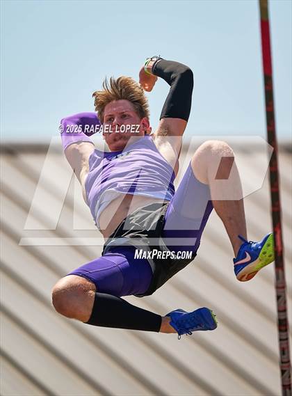 Thumbnail 2 in UIL 6A Track & Field Area 13&14 (Pole Vault) photogallery.