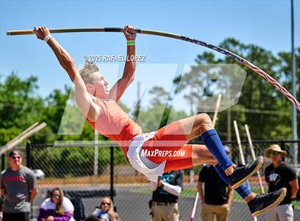 Thumbnail 2 in UIL 6A Track & Field Area 13&14 (Pole Vault) photogallery.