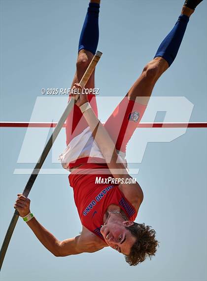 Thumbnail 1 in UIL 6A Track & Field Area 13&14 (Pole Vault) photogallery.