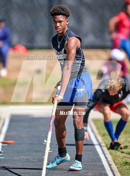 Thumbnail 1 in UIL 6A Track & Field Area 13&14 (Pole Vault) photogallery.