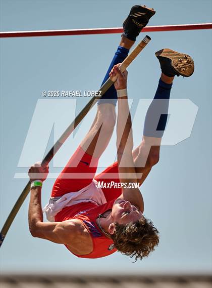 Thumbnail 1 in UIL 6A Track & Field Area 13&14 (Pole Vault) photogallery.