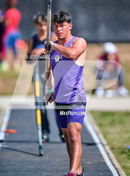 Thumbnail 1 in UIL 6A Track & Field Area 13&14 (Pole Vault) photogallery.