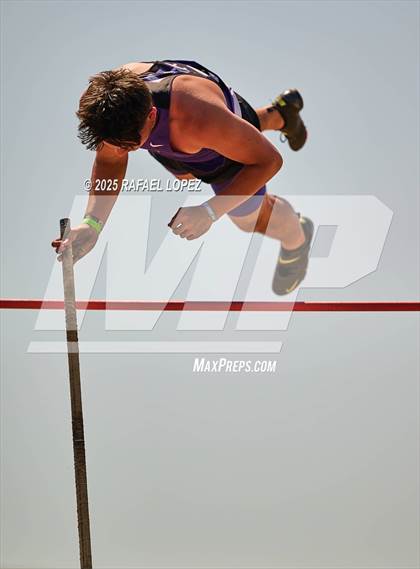 Thumbnail 2 in UIL 6A Track & Field Area 13&14 (Pole Vault) photogallery.