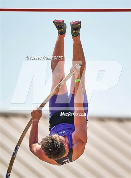 Thumbnail 1 in UIL 6A Track & Field Area 13&14 (Pole Vault) photogallery.