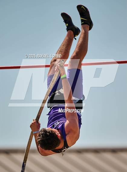 Thumbnail 1 in UIL 6A Track & Field Area 13&14 (Pole Vault) photogallery.