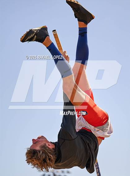 Thumbnail 2 in UIL 6A Track & Field Area 13&14 (Pole Vault) photogallery.