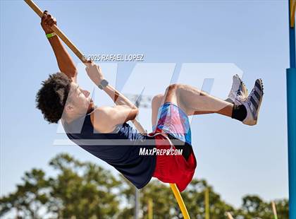 Thumbnail 3 in UIL 6A Track & Field Area 13&14 (Pole Vault) photogallery.