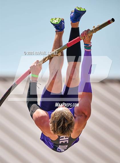 Thumbnail 2 in UIL 6A Track & Field Area 13&14 (Pole Vault) photogallery.