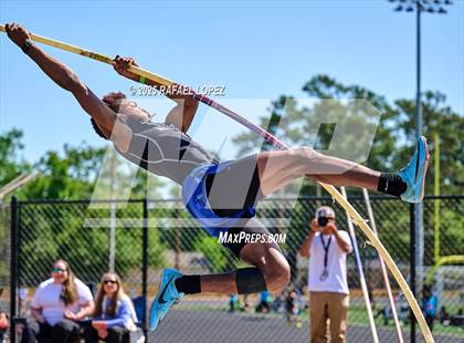 Thumbnail 2 in UIL 6A Track & Field Area 13&14 (Pole Vault) photogallery.