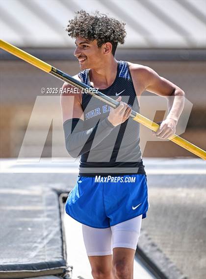 Thumbnail 2 in UIL 6A Track & Field Area 13&14 (Pole Vault) photogallery.