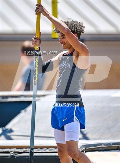 Thumbnail 3 in UIL 6A Track & Field Area 13&14 (Pole Vault) photogallery.