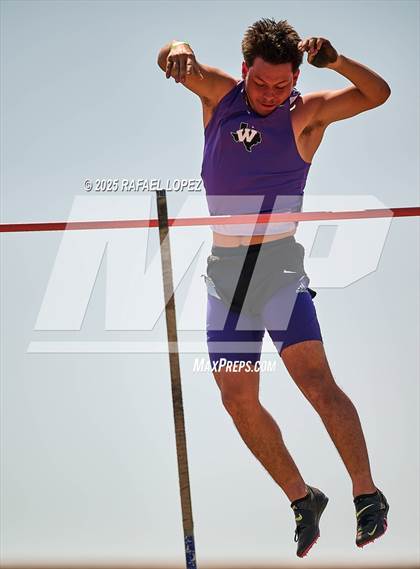 Thumbnail 1 in UIL 6A Track & Field Area 13&14 (Pole Vault) photogallery.