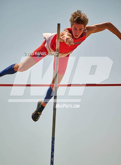 Thumbnail 2 in UIL 6A Track & Field Area 13&14 (Pole Vault) photogallery.