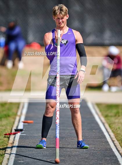 Thumbnail 1 in UIL 6A Track & Field Area 13&14 (Pole Vault) photogallery.