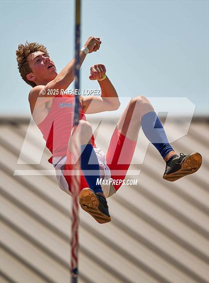 Thumbnail 3 in UIL 6A Track & Field Area 13&14 (Pole Vault) photogallery.