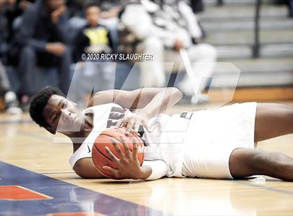 Thumbnail 3 in Alton vs. Cardinal Ritter (King Classic in the City of Champions)  photogallery.