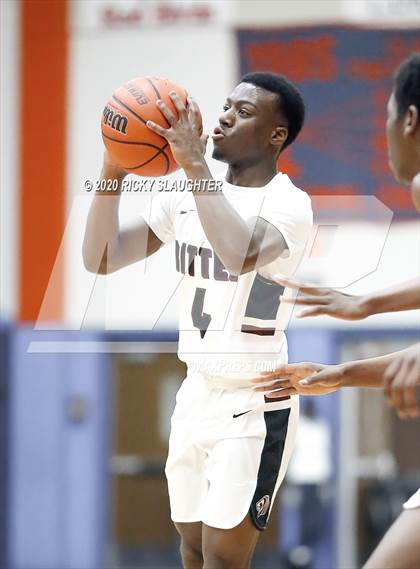 Thumbnail 3 in Alton vs. Cardinal Ritter (King Classic in the City of Champions)  photogallery.