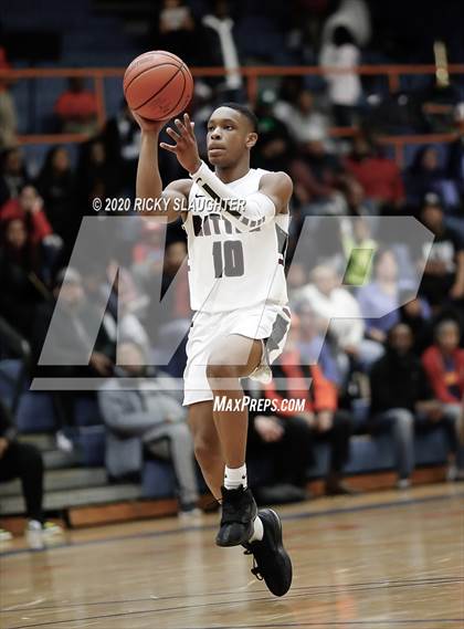 Thumbnail 3 in Alton vs. Cardinal Ritter (King Classic in the City of Champions)  photogallery.