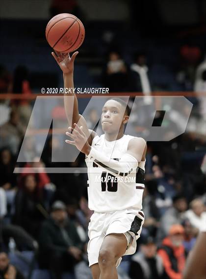 Thumbnail 1 in Alton vs. Cardinal Ritter (King Classic in the City of Champions)  photogallery.
