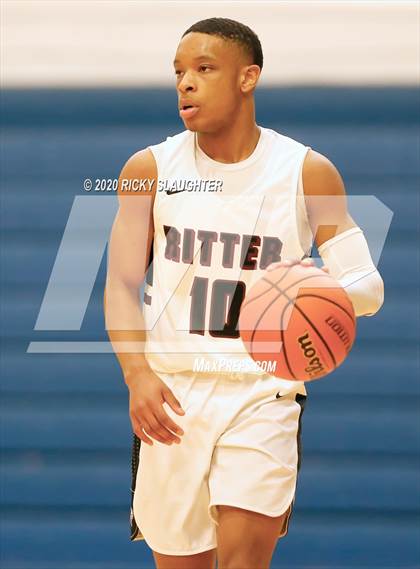Thumbnail 3 in Alton vs. Cardinal Ritter (King Classic in the City of Champions)  photogallery.