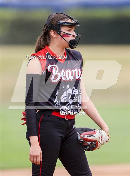Thumbnail 1 in Arvin vs. Nipomo (CIF CS Division VI Championship) photogallery.