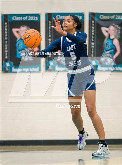 Thumbnail 3 in East Forsyth vs Davie photogallery.