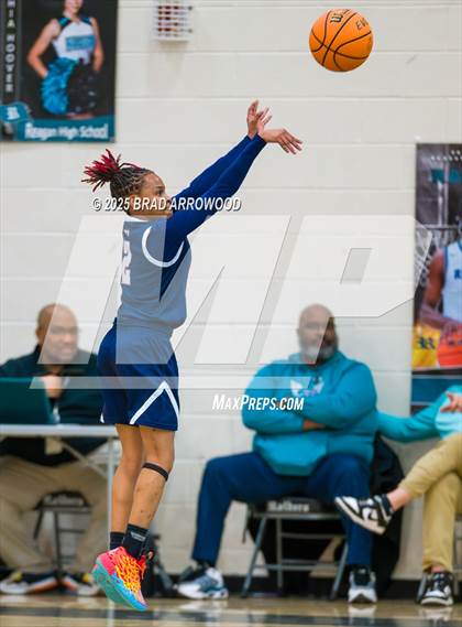 Thumbnail 2 in East Forsyth vs Davie photogallery.