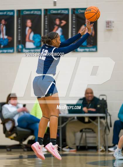 Thumbnail 3 in East Forsyth vs Davie photogallery.