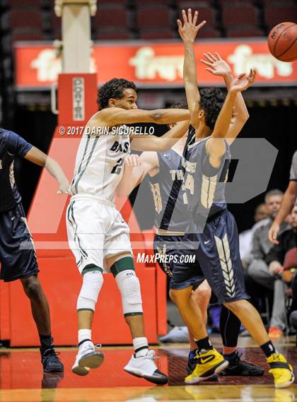 Thumbnail 3 in Desert Vista vs. Basha (AIA 6A Semifinal) photogallery.
