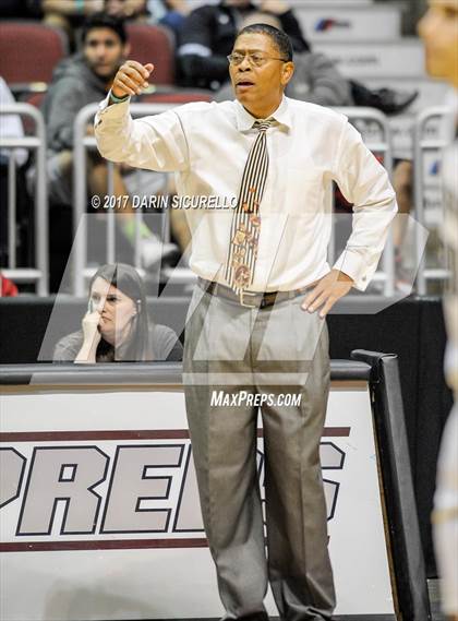 Thumbnail 2 in Desert Vista vs. Basha (AIA 6A Semifinal) photogallery.