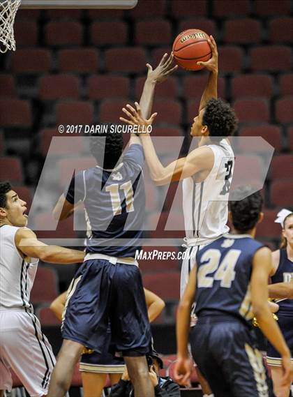 Thumbnail 1 in Desert Vista vs. Basha (AIA 6A Semifinal) photogallery.