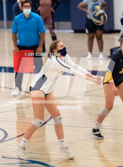 Thumbnail 3 in Oak Ridge vs Pleasant Grove (CIF SJS D1 Semifinal) photogallery.