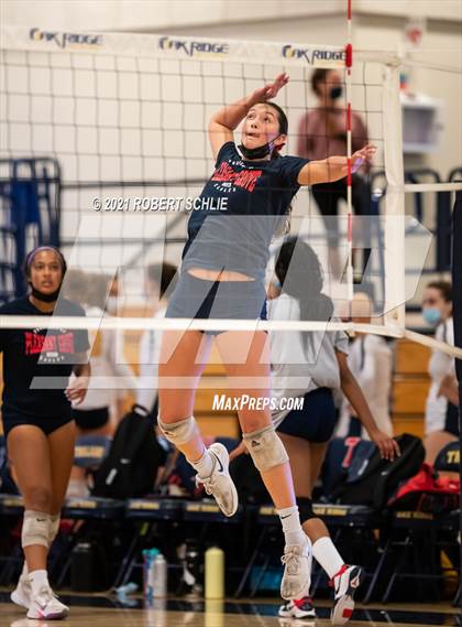 Thumbnail 2 in Oak Ridge vs Pleasant Grove (CIF SJS D1 Semifinal) photogallery.
