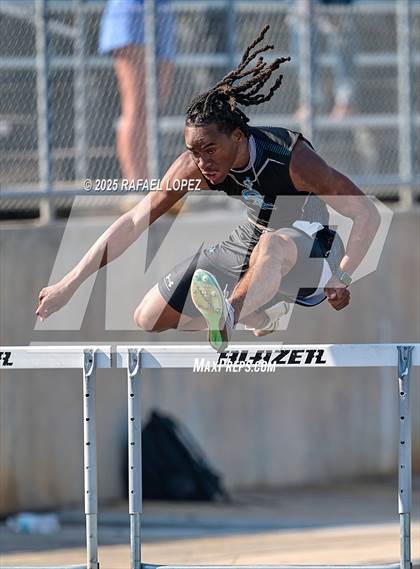 Thumbnail 1 in UIL 6A Track & Field Area 21&22 (300M Hurdles) photogallery.