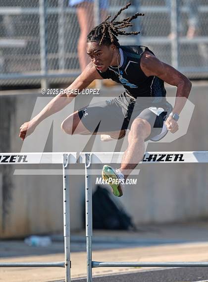 Thumbnail 1 in UIL 6A Track & Field Area 21&22 (300M Hurdles) photogallery.
