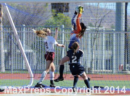Thumbnail 2 in La Canada vs. St. Margaret's (CIF SS D5 Final) photogallery.