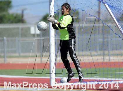 Thumbnail 2 in La Canada vs. St. Margaret's (CIF SS D5 Final) photogallery.