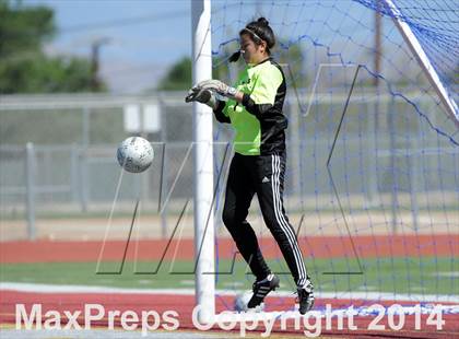 Thumbnail 3 in La Canada vs. St. Margaret's (CIF SS D5 Final) photogallery.