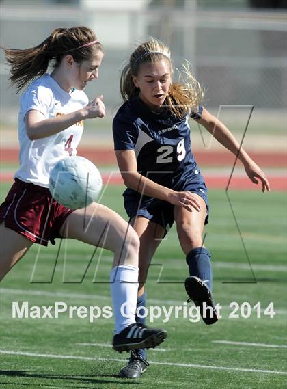 Thumbnail 3 in La Canada vs. St. Margaret's (CIF SS D5 Final) photogallery.