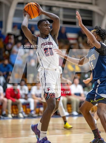 Thumbnail 2 in New Life Christian Academy vs Terry Sanford (MLK Dream Jam at Terry Sanford) photogallery.