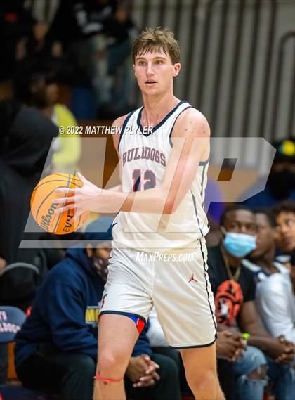 Thumbnail 2 in New Life Christian Academy vs Terry Sanford (MLK Dream Jam at Terry Sanford) photogallery.