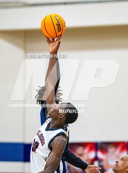 Thumbnail 2 in New Life Christian Academy vs Terry Sanford (MLK Dream Jam at Terry Sanford) photogallery.