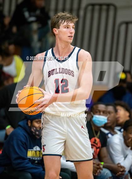 Thumbnail 3 in New Life Christian Academy vs Terry Sanford (MLK Dream Jam at Terry Sanford) photogallery.