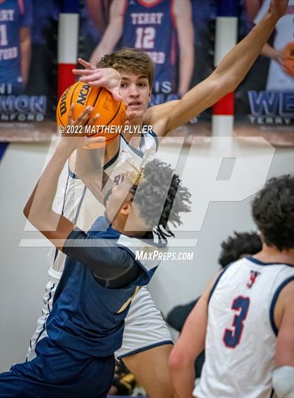 Thumbnail 3 in New Life Christian Academy vs Terry Sanford (MLK Dream Jam at Terry Sanford) photogallery.