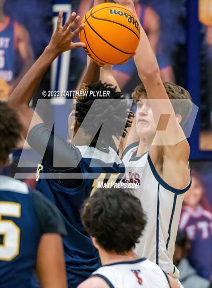 Thumbnail 1 in New Life Christian Academy vs Terry Sanford (MLK Dream Jam at Terry Sanford) photogallery.